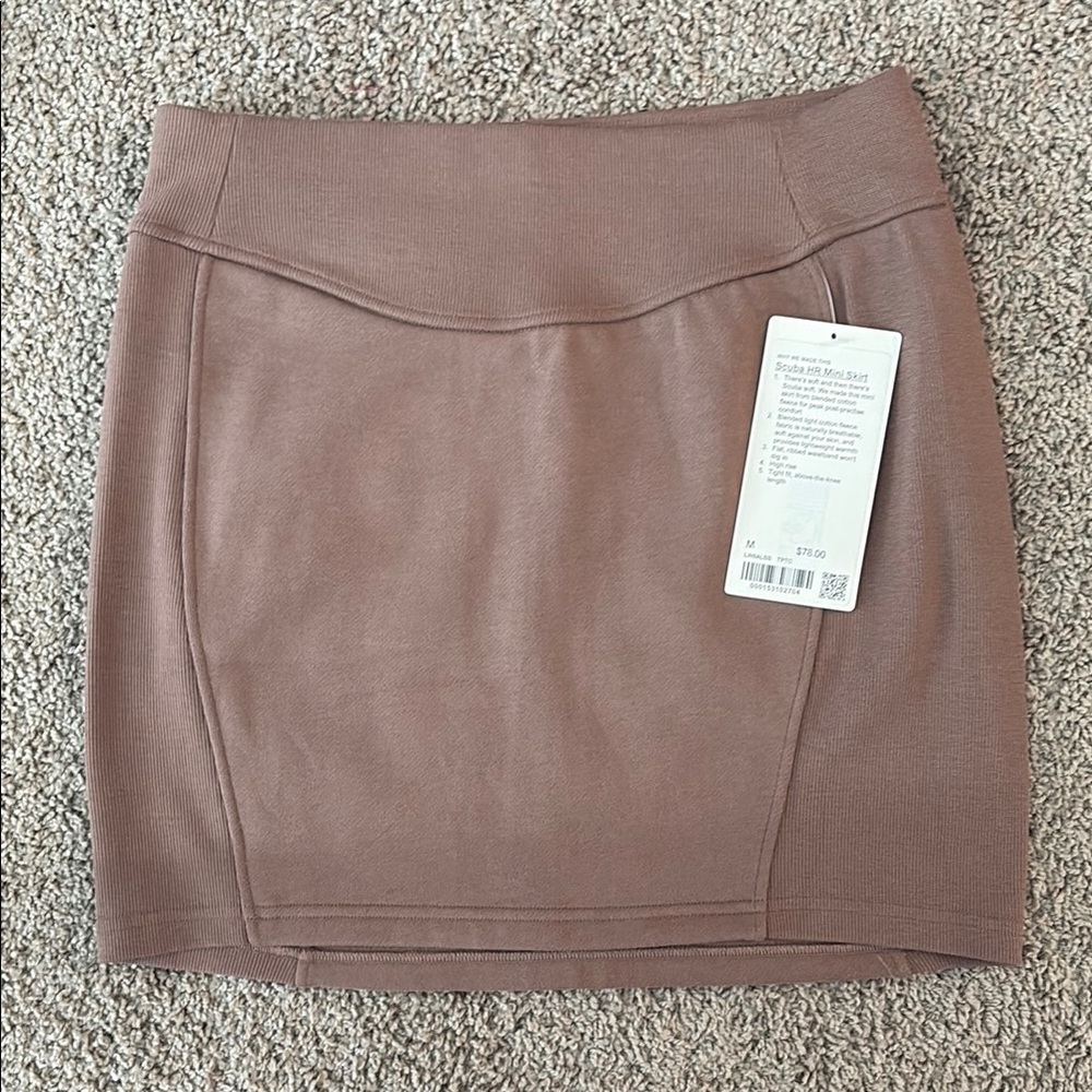 Lululemon Scuba Mini skirt in color “Taupe”